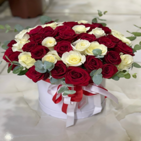  Kemer Blumenlieferung 51 roses red white