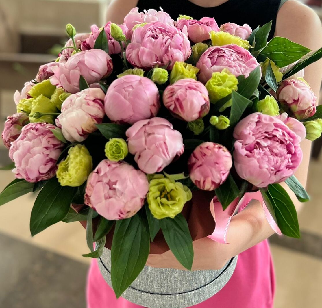  Kemer Çiçekçiler Peonies box with eustoma